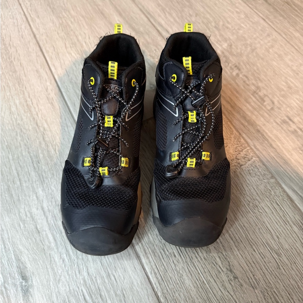 Kid hiking shoes